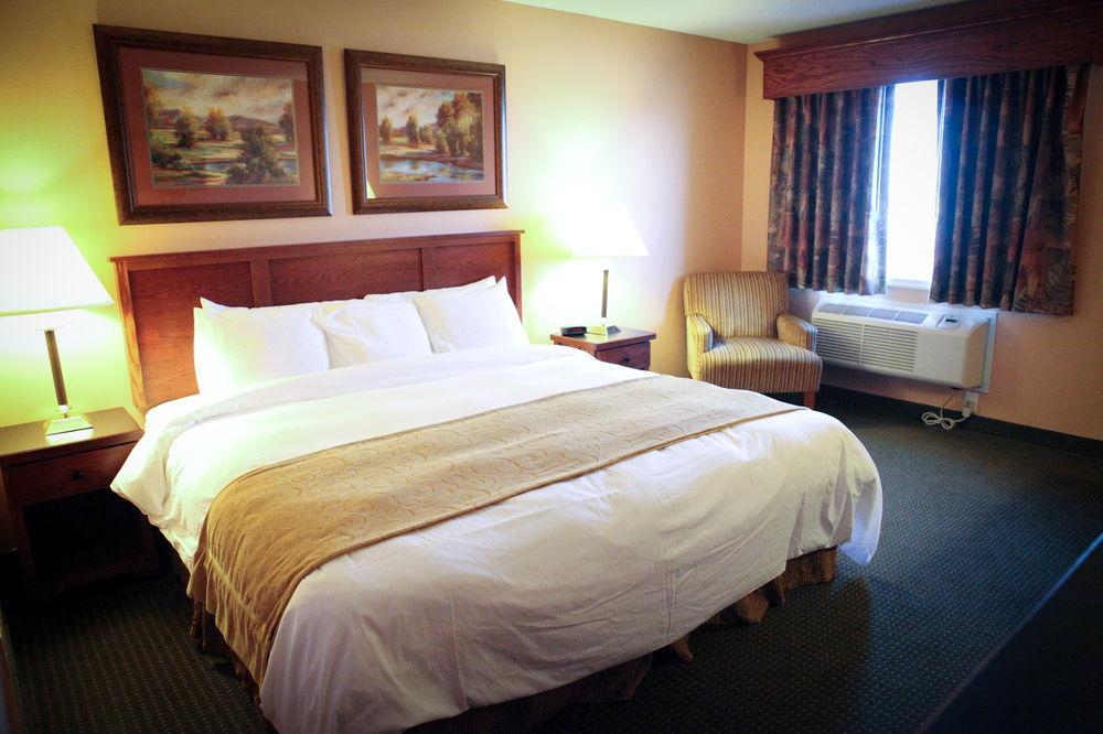 Grandstay Hotel & Suites Perham Экстерьер фото