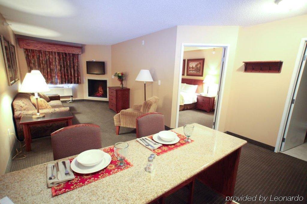 Grandstay Hotel & Suites Perham Экстерьер фото