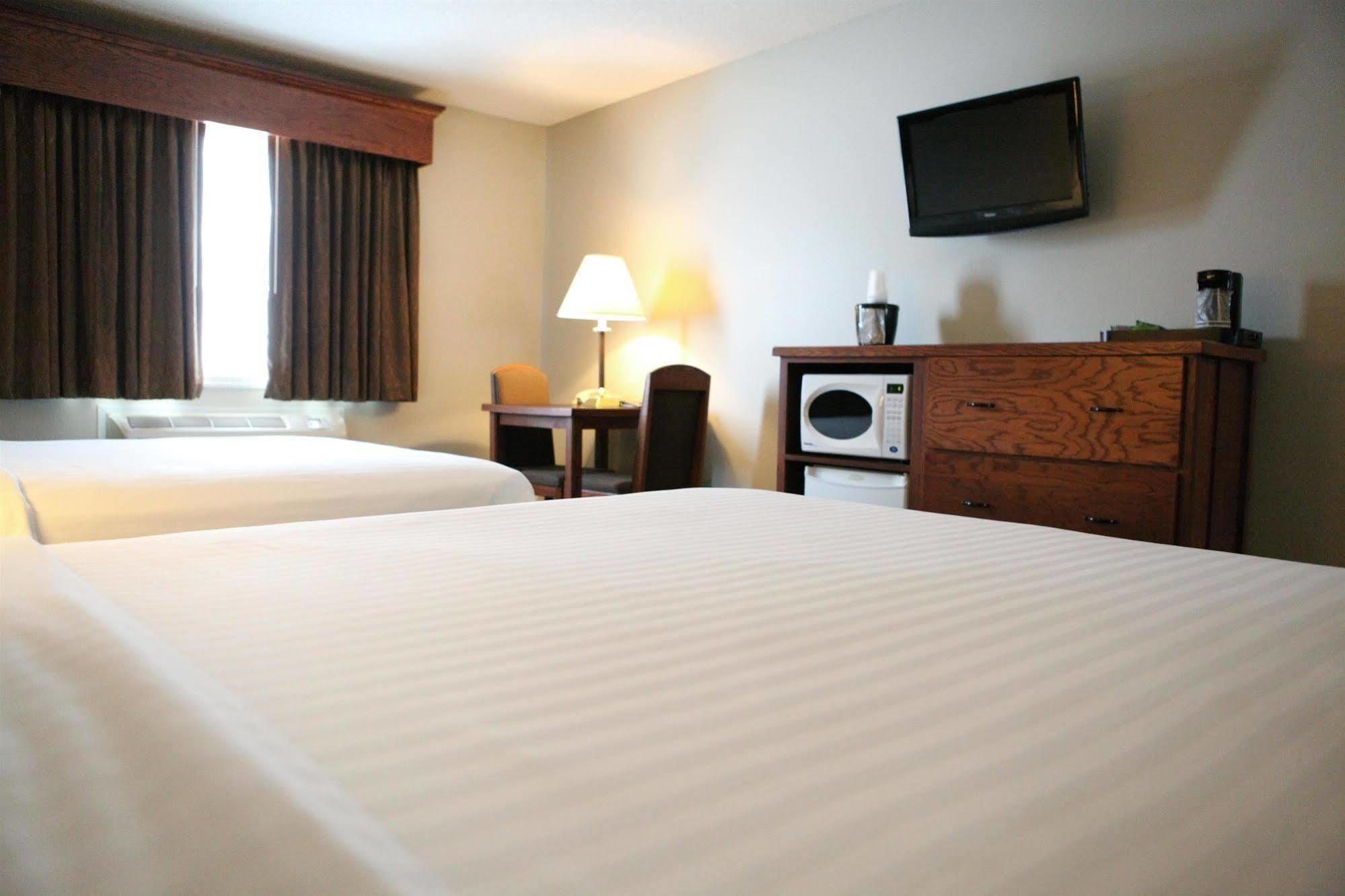 Grandstay Hotel & Suites Perham Экстерьер фото