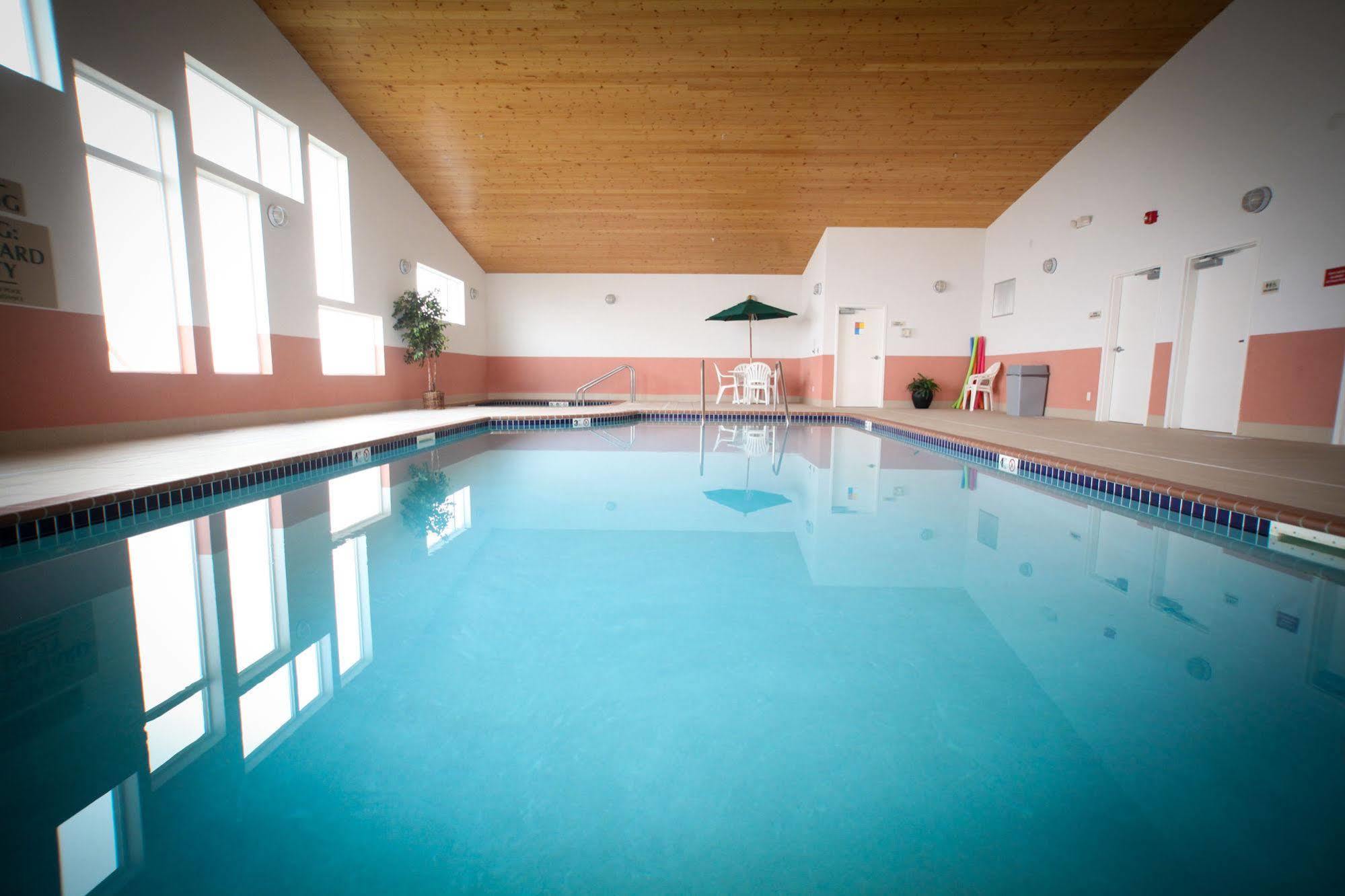 Grandstay Hotel & Suites Perham Экстерьер фото