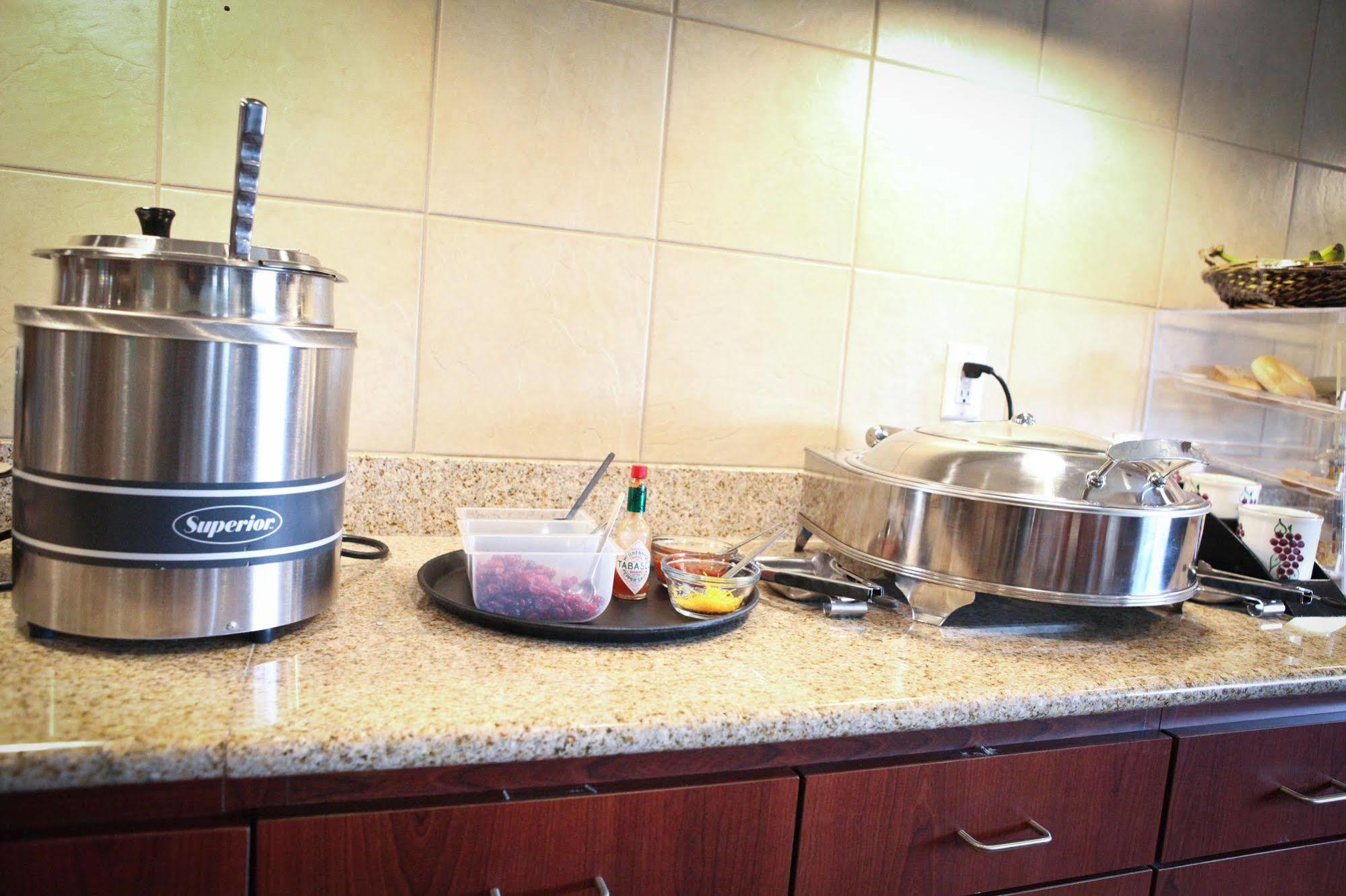 Grandstay Hotel & Suites Perham Экстерьер фото